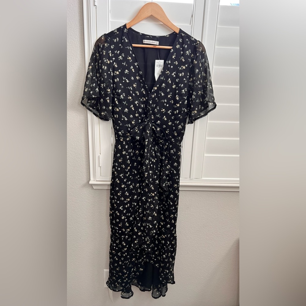 Abercrombie black floral dress with front tie. Size S. Never worn. Tags attached